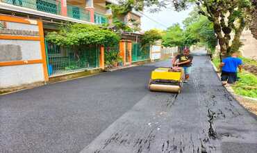 Pelapisan Aspal Ulang Jalan Komplek Perumahan di Bandung Pelapisan Aspal Ulang Jalan Komplek Perumahan di Bandung