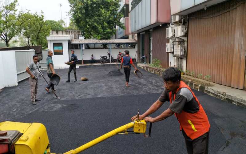 Perbaian Aspal Area Parkir Pertokoan di Cikarang Selatan Kabupaten Bekasi Perbaian Aspal Area Parkir Pertokoan di Cikarang Selatan Kabupaten Bekasi