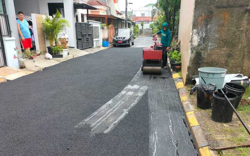 Perbaikan Aspal Jalan Komplek Perumahan di Tangerang Selatan, Banten Perbaikan Aspal Jalan Komplek Perumahan di Tangerang Selatan, Banten