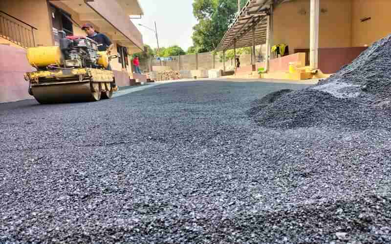 Pemasangan Aspal Baru Jalan di Kebayoran Baru Jakarta Pusat Pemasangan Aspal Baru Jalan di Kebayoran Baru Jakarta Pusat