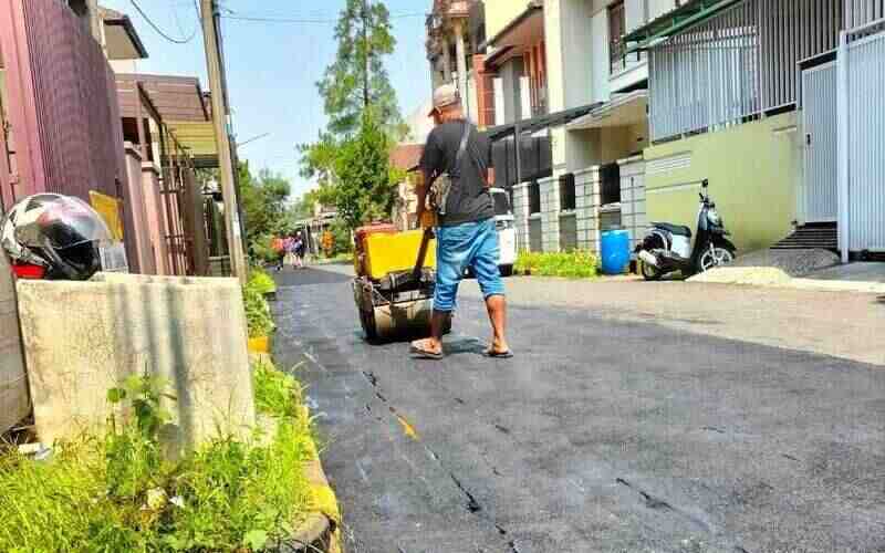 Perbaikan Aspal Jalan Komplek Perumahan Kelapa Gading Jakarta Utara Perbaikan Aspal Jalan Komplek Perumahan Kelapa Gading Jakarta Utara